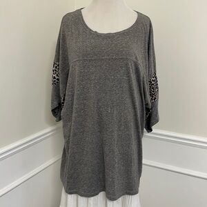 Gray T-shirt with leopard print on sleeves women’s 2 XL